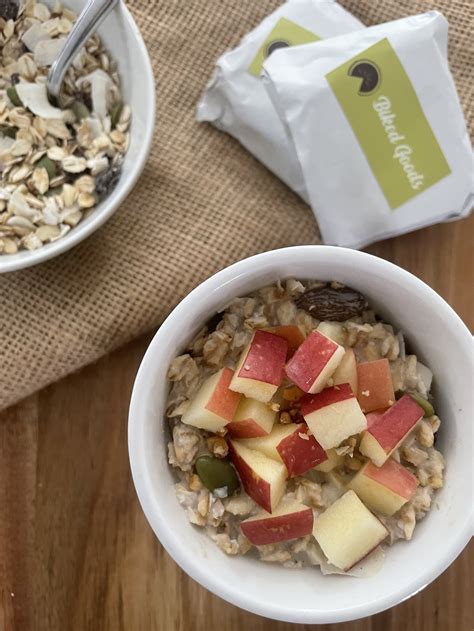 Cycling Cookbook: 40 Bite-Sized Snacks and Meals for Cyclists On-The-Go