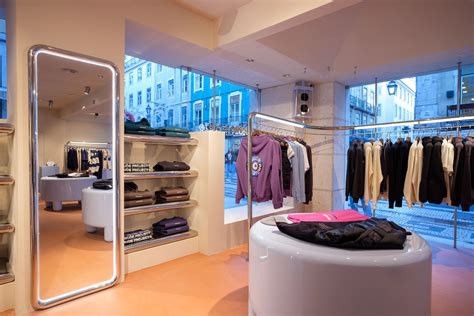 Nude Project Abre Primeira Loja Em Portugal Savills Colocou A Marca De Streetwear Espanhola Na