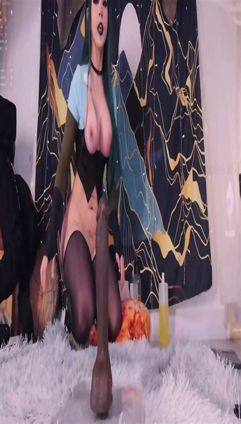 Molly Cosplay Dildo Ride