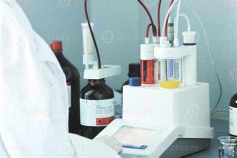 medical lab equipment 10389527 Stock Photo at Vecteezy