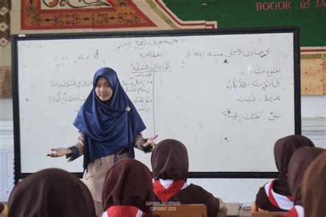 Praktik Mengajar Perdana Amaliyah Tadris Bahasa Arab Dan Bahasa