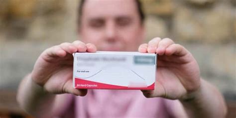 Homem hétero afirma que se tornou gay após tomar analgésicos