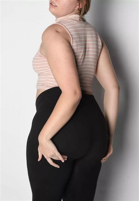 Yummy Nudes HotLeggings NUDE PICS ORG