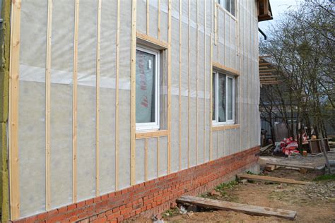 Как правильно обшить деревянный дом сайдингом с утеплителем: пошаговая ...