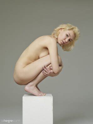 Amateur Girl Lily Nude Statue 20 14000px Porn Pic