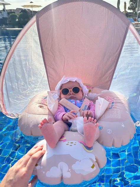 Laura Anderson Hits Back At Disgusting Claims Baby Was Sunburnt In Dubai Bikini Snap News
