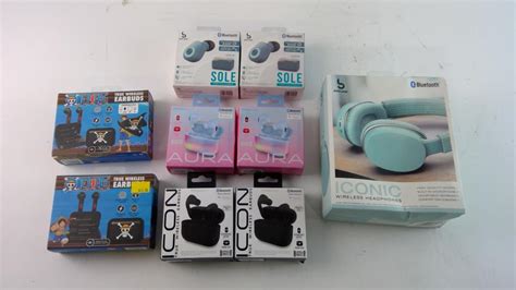 Headphones And Earbuds 9 Pieces Property Room