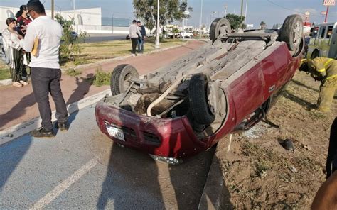 Conductor Trata De Evitar Accidente Con Taxi Y Termina Volcado El Sol