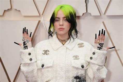Billie Eilish mất 100 000 followers chỉ sau 1 đêm vì đăng ảnh nude nhạy cảm phản ứng sau đó còn