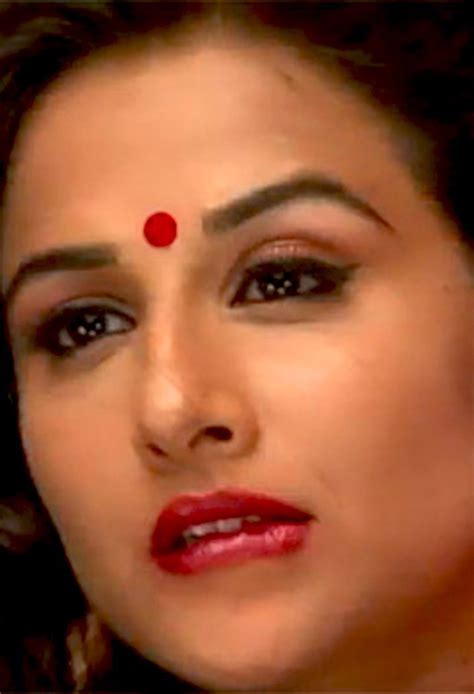 Vidya Balan Hot Wallpapers Vidhya Balan Hot Looks In Saree