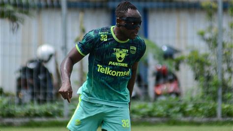 Kembali Merumput Dengan Persib Bandung Victor Igbonefo Berpeluang