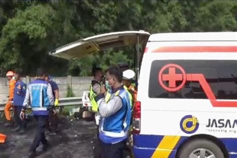 11 Jenazah Korban Laka Di Tol Dipindah Ke RS Polri