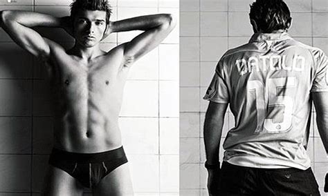 Dátolo en penitencia por posar para una revista gay Infobae