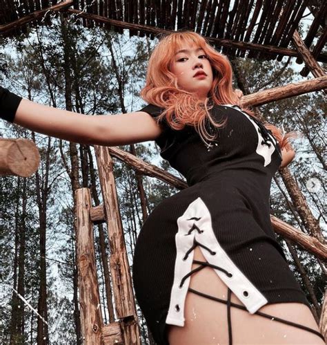 Hot Tiktoker L B Ng Khi N D N T Nh Nh C M T V I Lo T Ki U N M C V C Ch T O D Ng Kh Ng