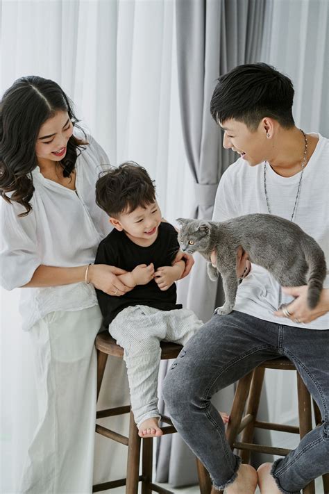 nhóc tì của gia đình hot nhất MXH hiện nay Cam được dạy làm việc nhà từ bé Đậu bắn Tiếng