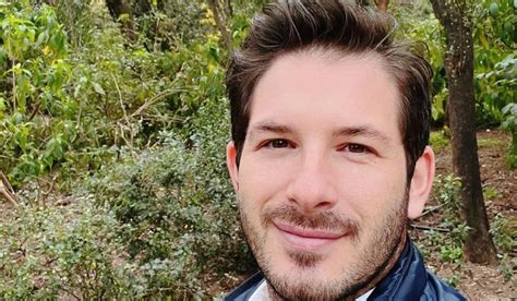 Γιώργος Περρής Είμαι gay ανακουφισμένος και περήφανος video topontiki gr