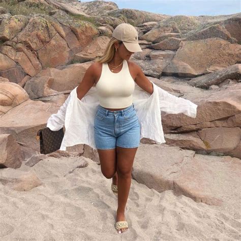 Hot Sexy Rana Sheibani Bikini Pics