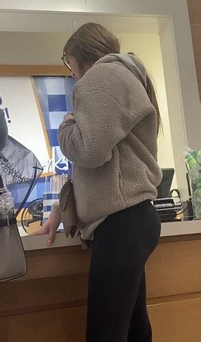 She Touches Her Ass At Just The Right Time Spandex Leggings Yoga Pants Forum