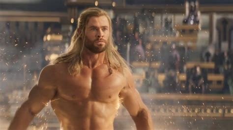 It S All Gonna Come Off Chris Hemsworth Reveals He Wanted The Naked Thor Scene Since The