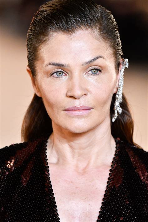 Helena Christensen, 19 beauty look dell'eterna icona di bellezza (oggi