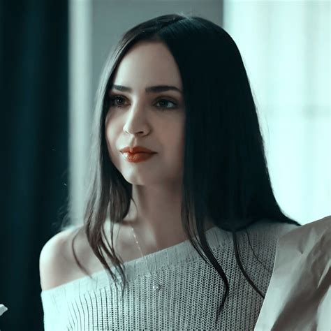 Cassie Salazar Atrizes Sofia Carson Looks