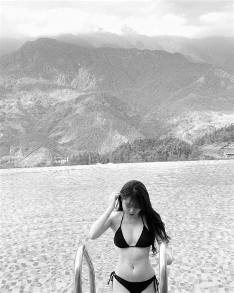 Bạn gái Quang Hải phá vỡ hình tượng nhu mì khi diện bikini