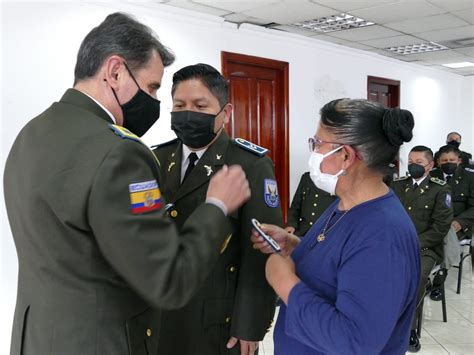 Policía Ecuador On Twitter 👮‍♀️👮la Mañana Y Tarde De Hoy Realizamos Ceremonias De Ascensos De