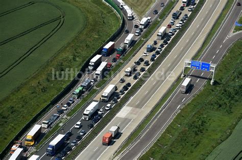 Ilberstedt Aus Der Vogelperspektive Autobahn Stau Im Streckenverlauf