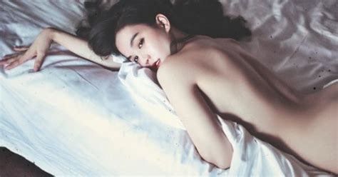 Ngọc Trinh táo bạo với ảnh nude ở Nha Trang