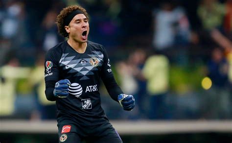 Guillermo Memo Ochoa Presume El Nuevo Jersey De Portero Titular De