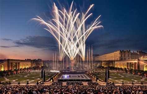 Palace of Versailles Fountains and Fireworks Show (Romantic Couple ...