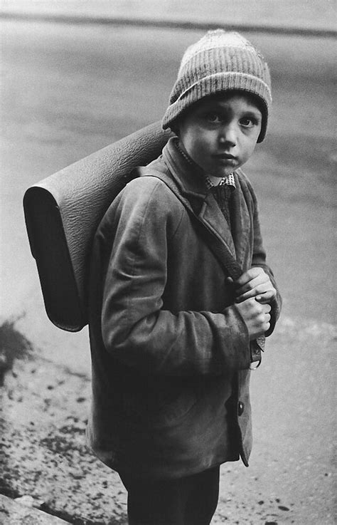 Вильнюс, Мальчик с рюкзаком, 1966 год, фотограф Антанас Суткус / Фото ...