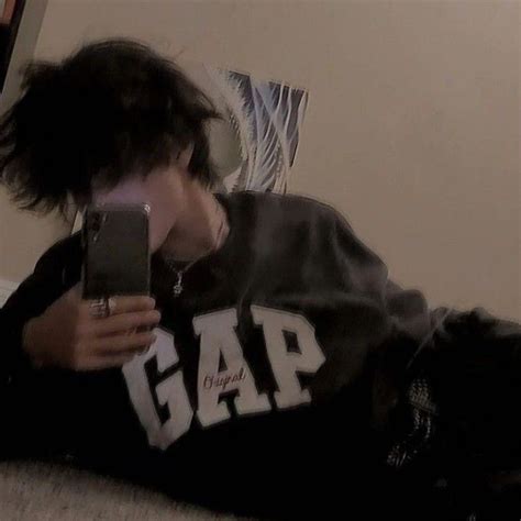 Pin by 𝖑𝖊𝖔𝖚𝖙 on Guardado rápido Cute emo boys Aesthetic guys Hot