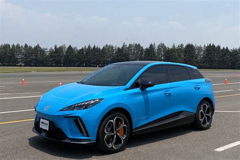 Manejé el MG4 es fascinante deportivo y muy divertido pero el hot hatch eléctrico todavía
