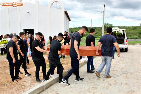 Lágrimas E Comoção Marcam Velório De Jovem Que Morreu Em Acidente No