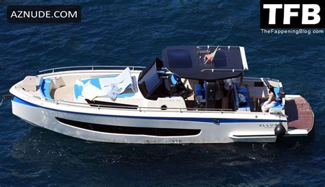 Elizabeth Reaser Sexy Seen Flaunting Her Hot Bikini Body On A Boat In Positano AZNude