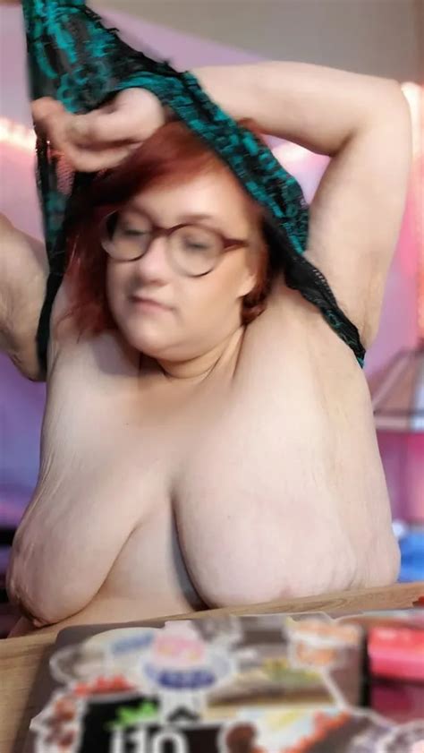 Frilly Gets Topless Nude Pics Xhamster