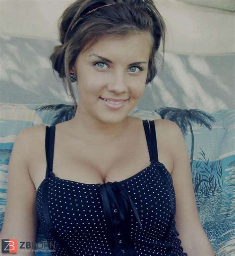 Que Feriez Vous A Cette Brochette De Brown Haired ZB Porn