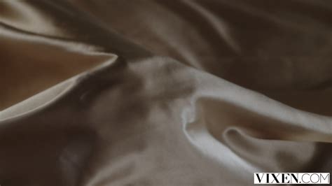 VIXEN Curvy Blonde Vic Makes An Offer Oliver Can T Resist Slimthick Vic