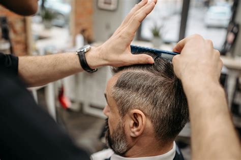 Barbers see a rise in classic cortes pelo corto hombre requests 13