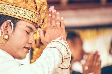 Mengenal Syarat Dan Prosesi Ritual Sudhi Wadani Hindu Yang Dijalani