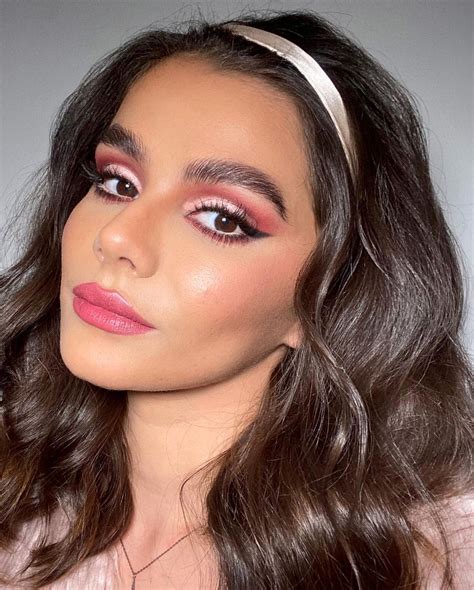 Rossetto nude tonalità per la primavera estate