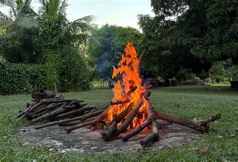 Fogueiras juninas marcam uma tradição, fé e festa no coração do São ...