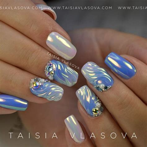 Дизайн ногтей со стразами, градиент гель-лаками, волны руббер топом и ...