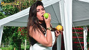 CARNE DEL MERCADO Carmen Lara Latina sexy sabe cómo pasar su tiempo libre XVIDEOS