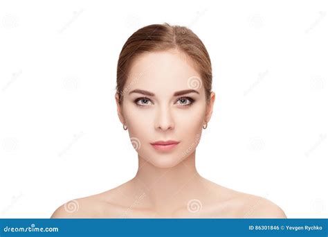 Portrait De Belle Jeune Femme Blonde Avec Les Yeux Verts Sur Le Petit Morceau Photo Stock