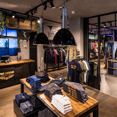 Just Brands fashion store Düsseldorf - Projects - Keylight