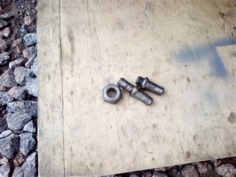 Замена колесных шпилек — ПАЗ 3205, 4,7 л, 2006 года | своими руками ...