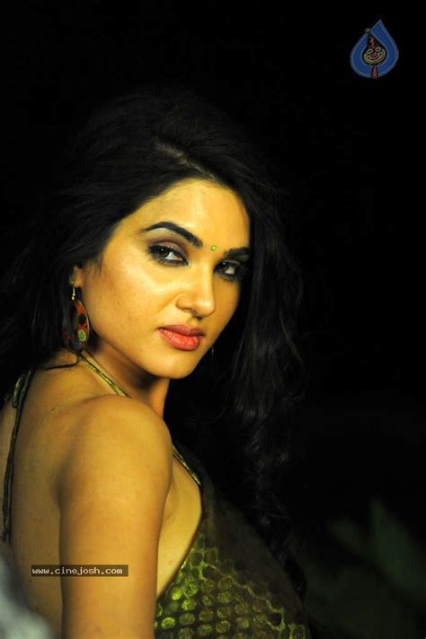 Kavya Singh Hot Stills Photo 22