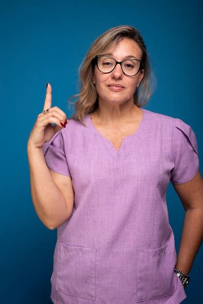 Premium Photo Pretty Brazilian Woman Blonde Wearing Lilac Nurse